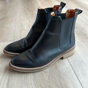 Everlane pull-on leather Chelsea boots with gum sole
